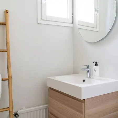 Fully Renovated 3br With Private Sauna *
